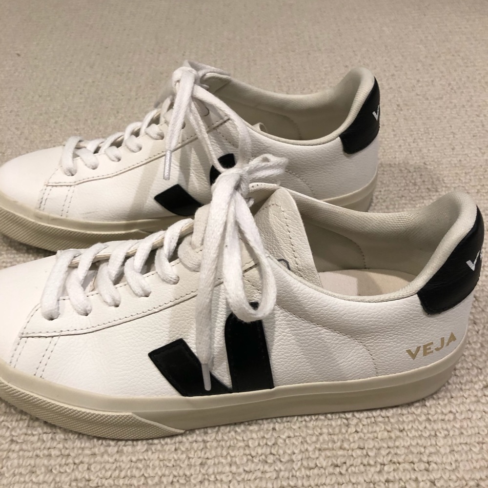 Just like new leather white and black superstar sneakers.